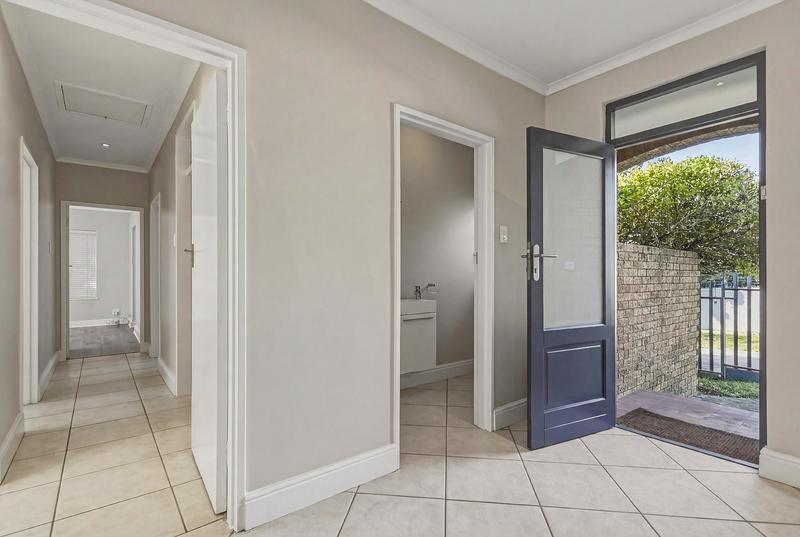 4 Bedroom Property for Sale in Wynberg Upper Western Cape